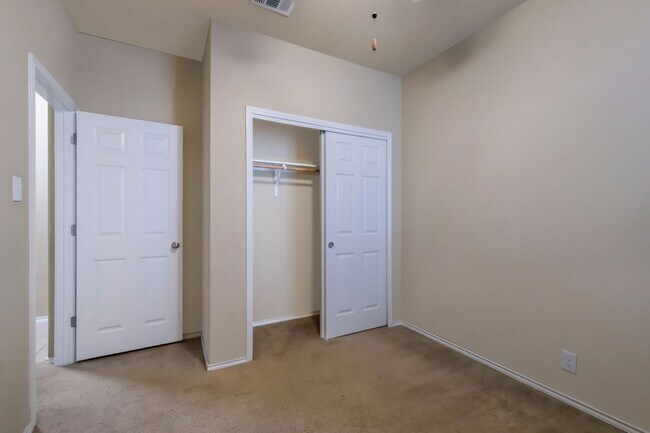 Building Photo - Charming Home in Gated Community with Great Amenities