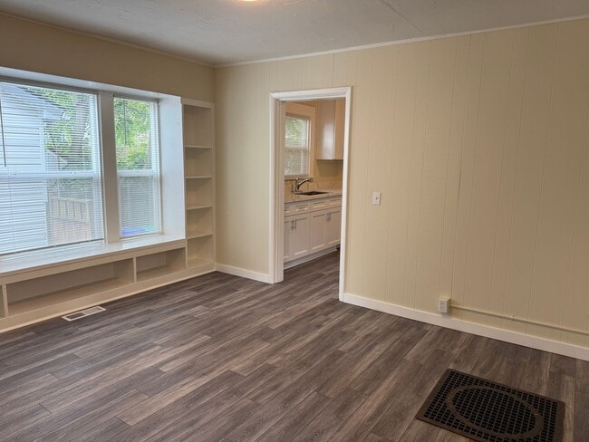 Building Photo - Charming 3-Bedroom Home in the Heart of Ov...
