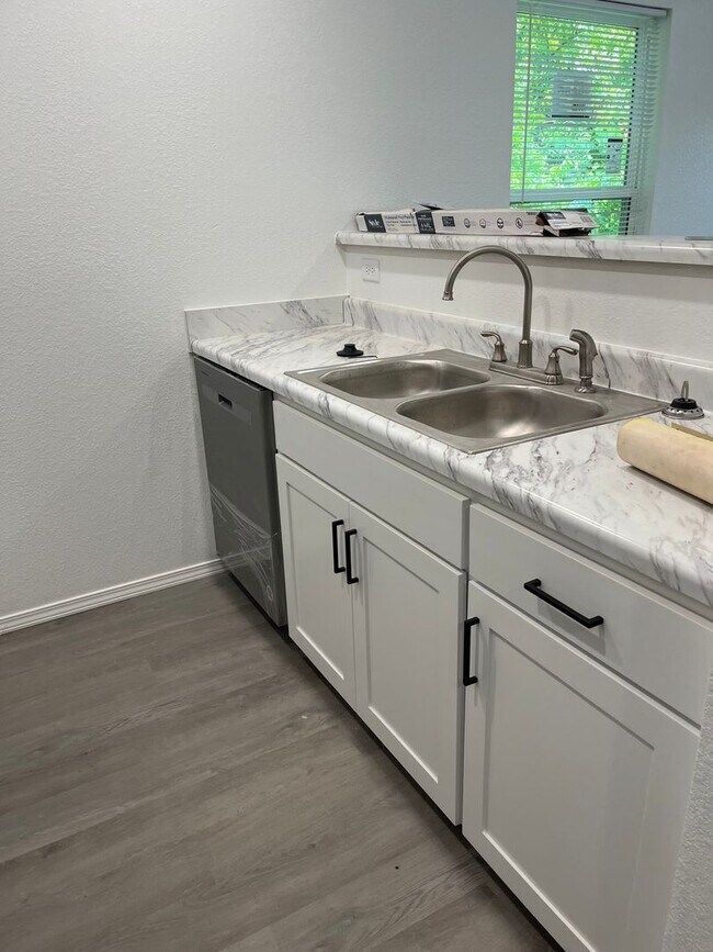 Building Photo - COX-POPLAR ST