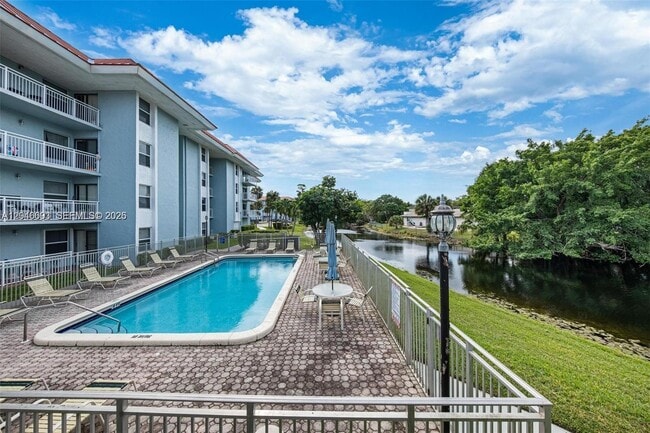 Building Photo - 455 S Pine Island Rd