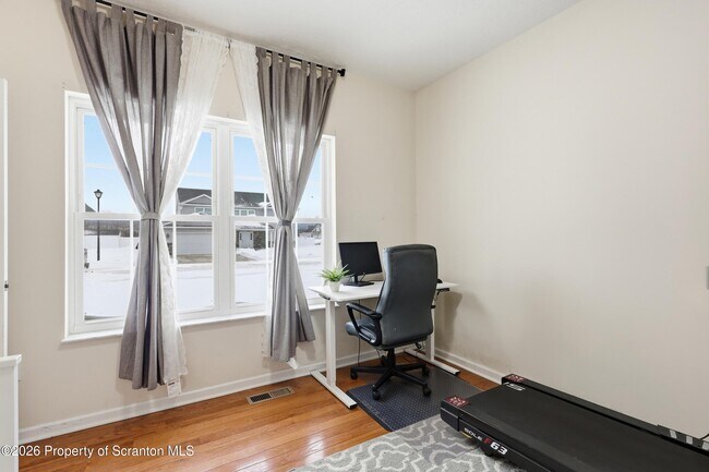 Building Photo - 124 Falcon Ln