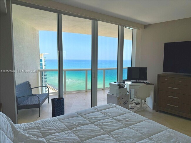 Building Photo - 17201 Collins Ave