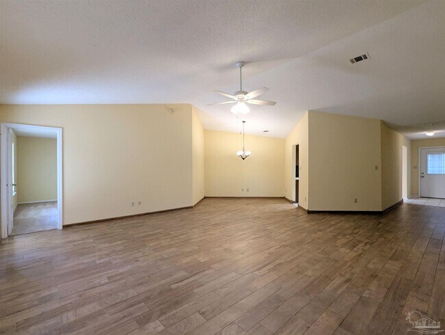 Building Photo - 512 Quail Nest Ln