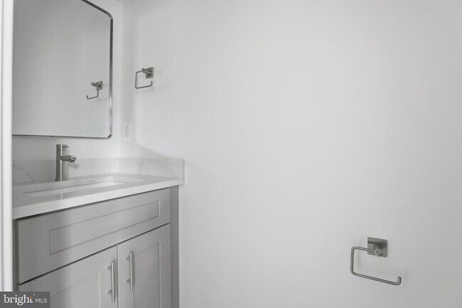 Building Photo - 2602 4th St NE