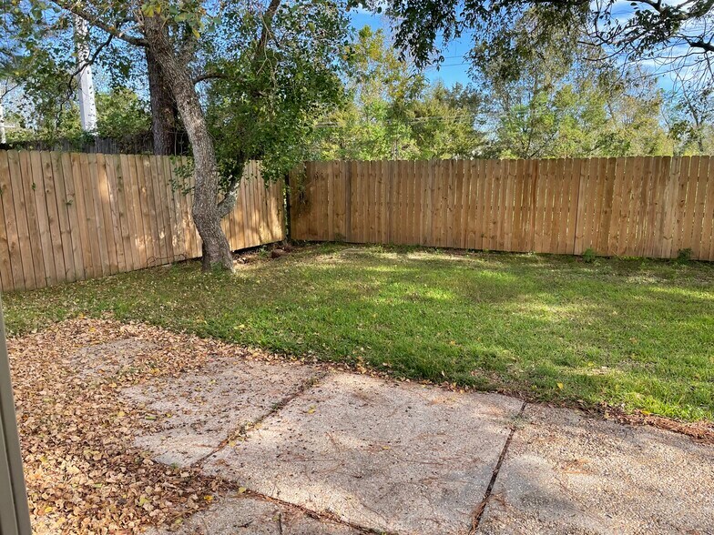 Building Photo - 14145 Gravier Ave