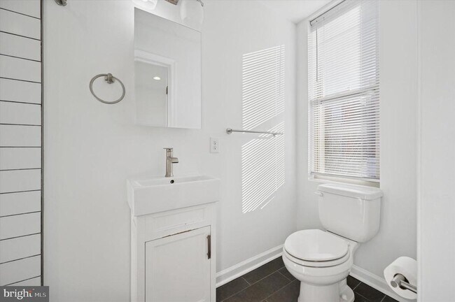 Building Photo - 4131 Cambridge St