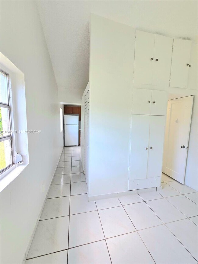 Building Photo - 1619 NW 27th St