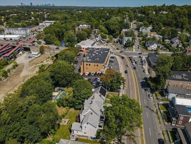 Building Photo - 715 Truman Pkwy