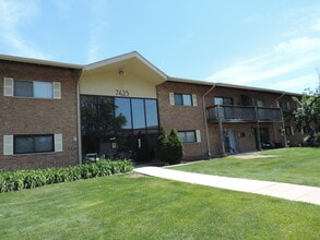 Building Photo - 7425 Brookdale Dr