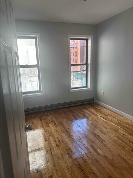 Primary Photo - 4020 Harper Ave