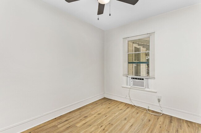 Building Photo - 1359 Jasper Ave