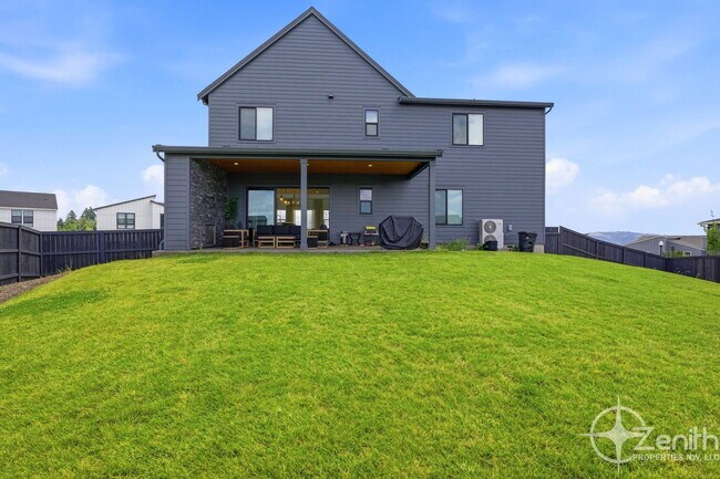 Building Photo - 382 W Fir Lp