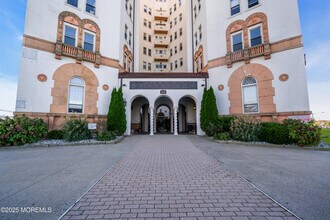 Building Photo - 400 Deal Lake Dr