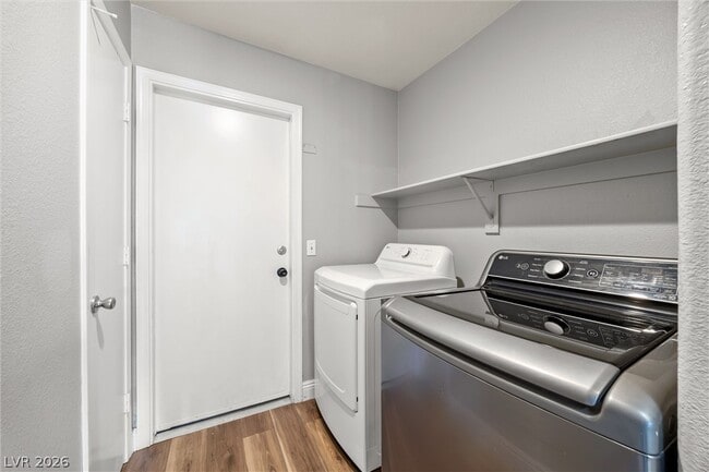 Building Photo - 328 Waterwheel Falls Dr