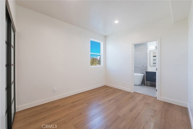 Building Photo - 714 1/2 Chestnut Avenue Unit