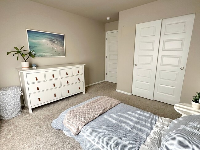 Building Photo - Stunning Stewart Crossing Home!