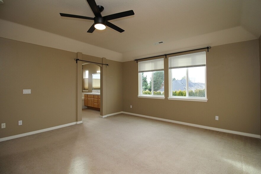 Building Photo - 5187 NW Skycrest Pkwy