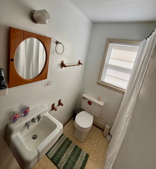 1102 #1 - 1102 Airport Rd