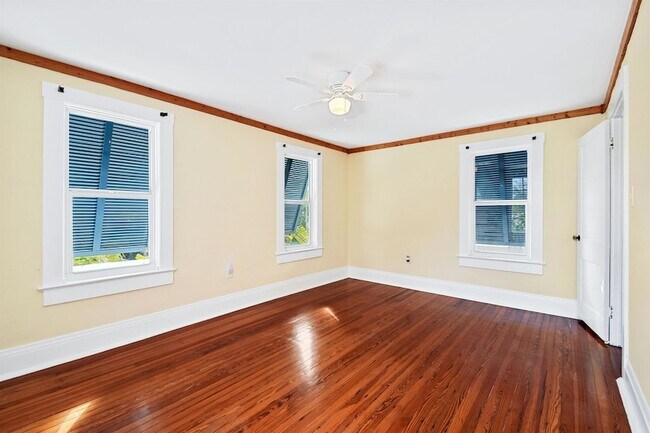 Building Photo - 310 Columbia Dr