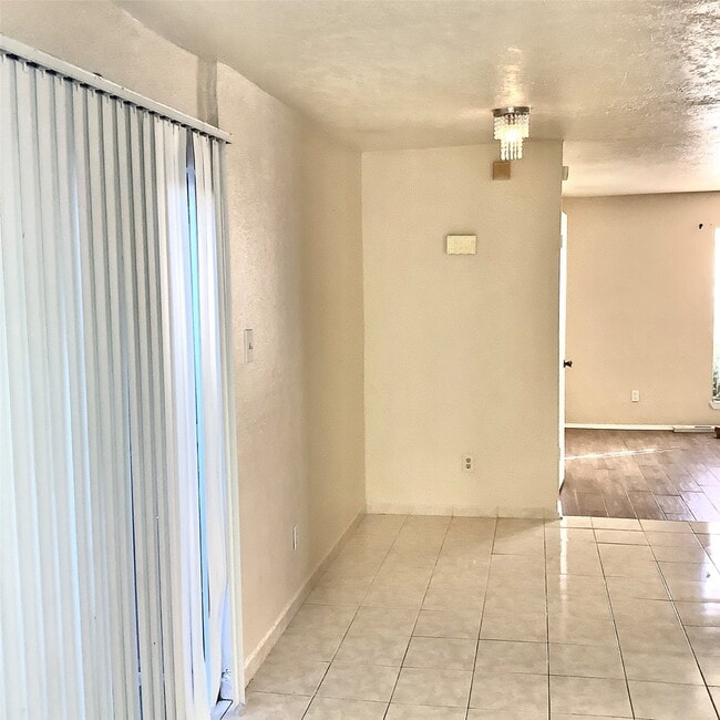 Building Photo - 6310 S Briar Bayou Dr