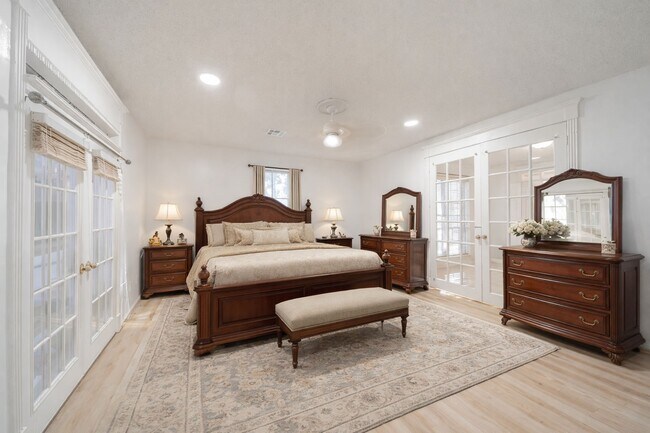 Building Photo - 15738 Fleetwood Oaks Dr