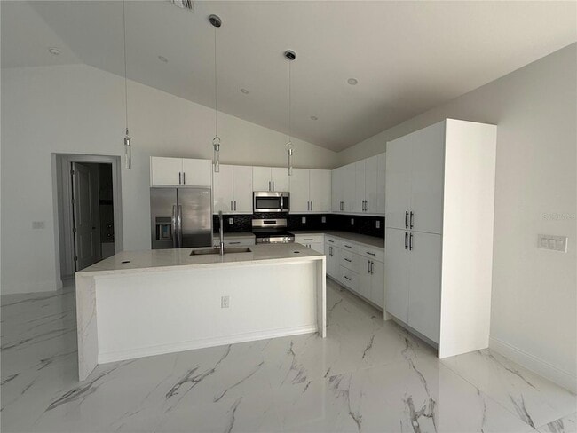 Building Photo - 2620 NE 22nd Ave