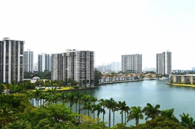 Building Photo - 2801 Northeast 183rd Street Apt #1008W, Av...