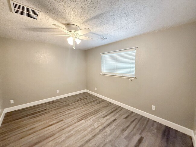 Building Photo - Comfortable 3-Bedroom Home for Lease in Ke...