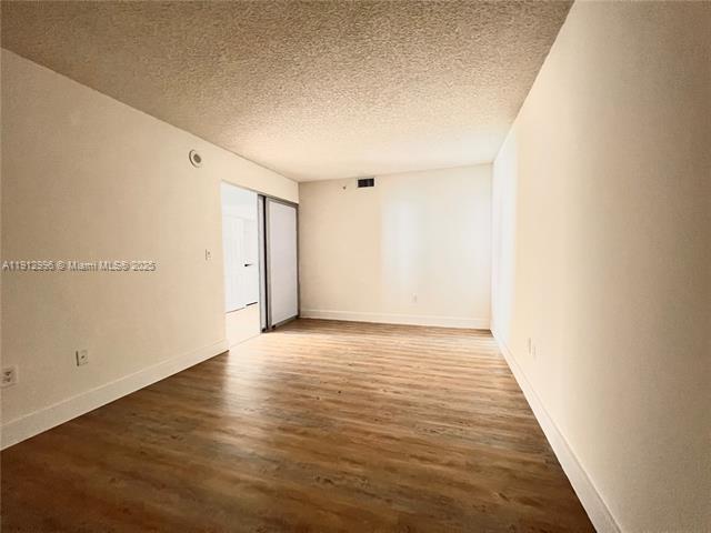 Building Photo - 1155 Brickell Bay Dr