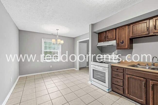 Building Photo - Charming 3-Bedroom Ranch in Plainfield