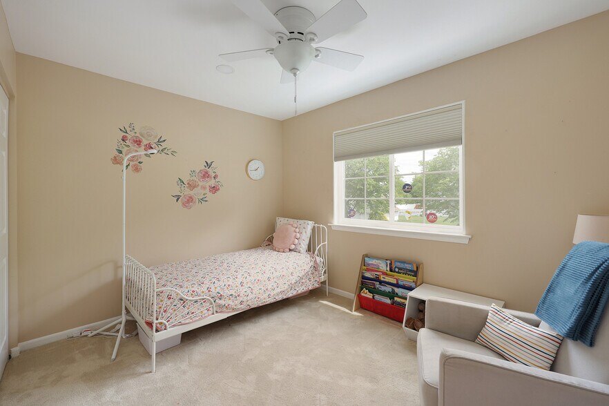 Building Photo - 160 Buttonwood Dr