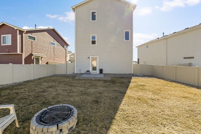 Building Photo - Spacious 3 Bed in Ventana – Open Layout, Fenced Backyard, Community Pool & Gym