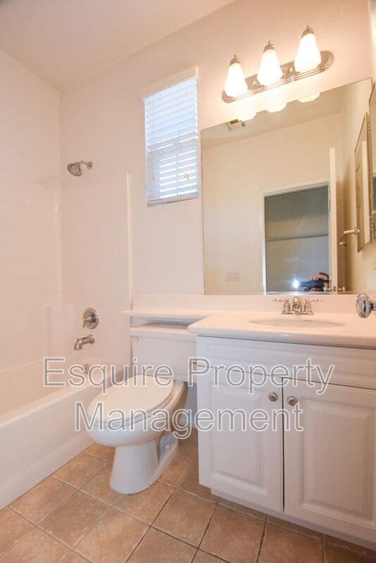Building Photo - 74 Elm Dr