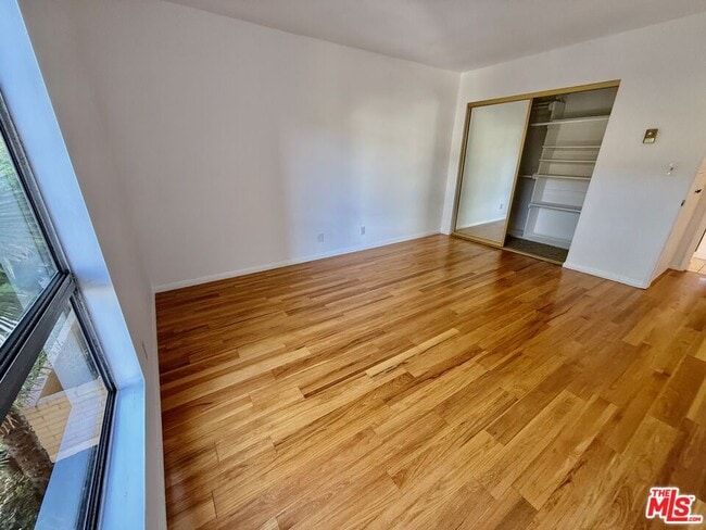 Building Photo - 5600 Kensington Wy