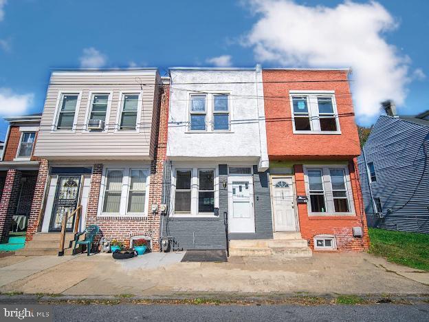 Building Photo - 1018 W 7th St