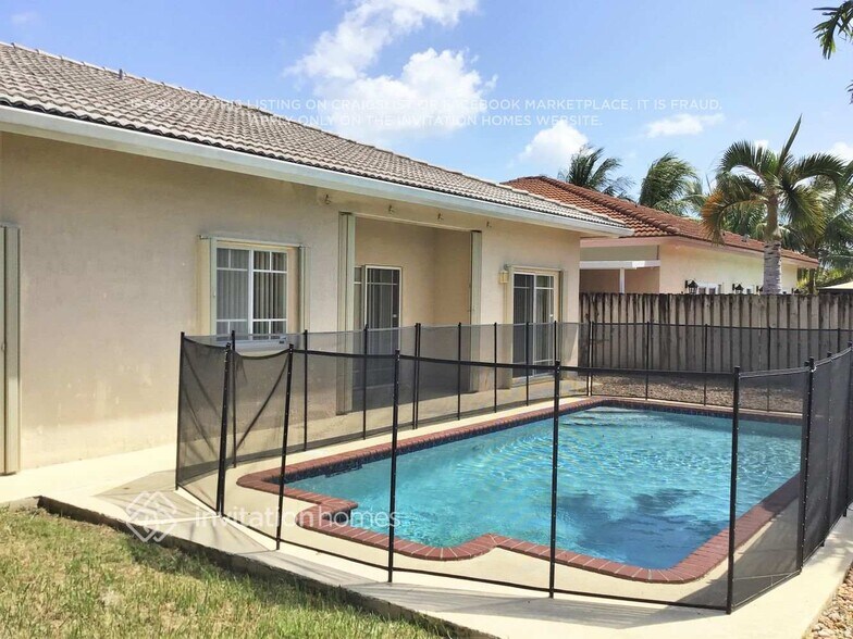 Building Photo - 14146 SW 160th Ct