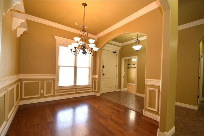 Building Photo - 4004 SW Layton Rd