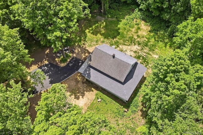 Building Photo - 472 Bullet Hole Rd
