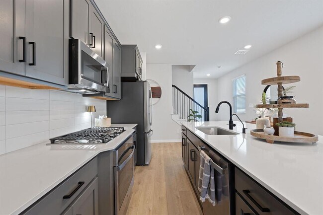 Building Photo - 179 Kings Cyn Dr