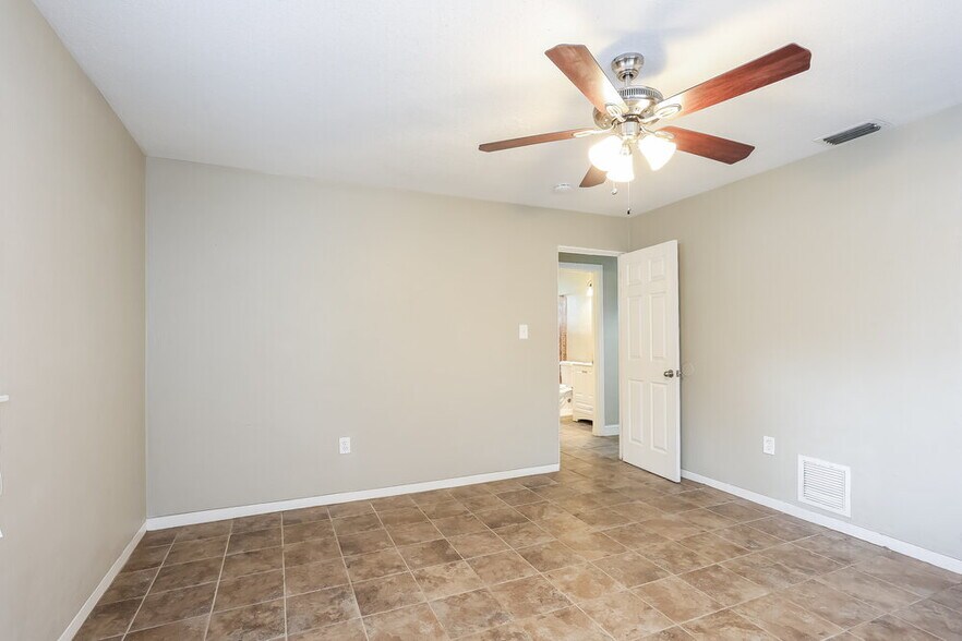 Building Photo - 3112 18th St N