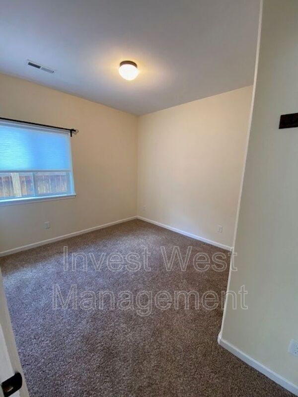 Building Photo - 1801 NE 16th St