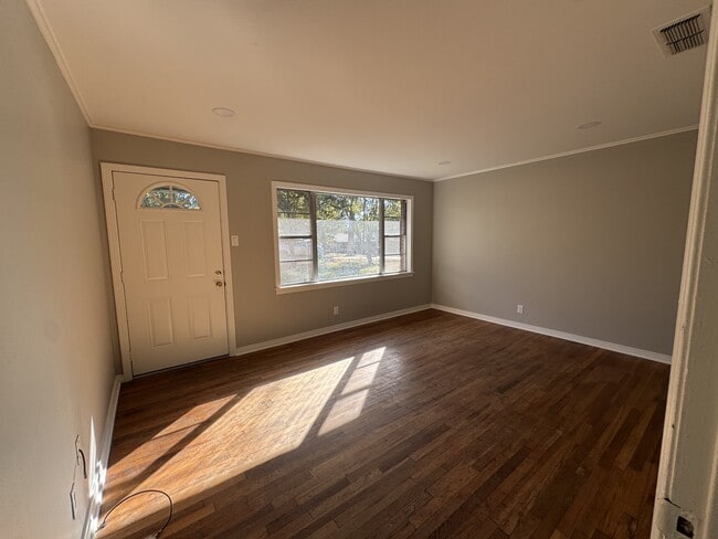 Building Photo - 1019 Brooksy St