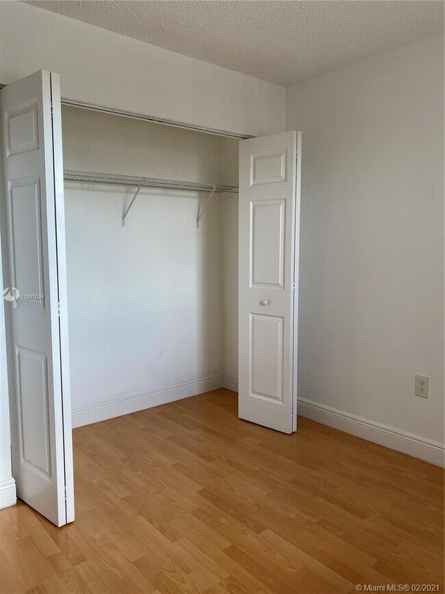 Building Photo - 9979 Nob Hill Ln