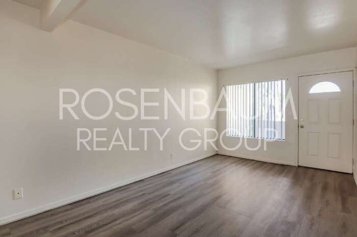 Building Photo - 455 W Kelso St