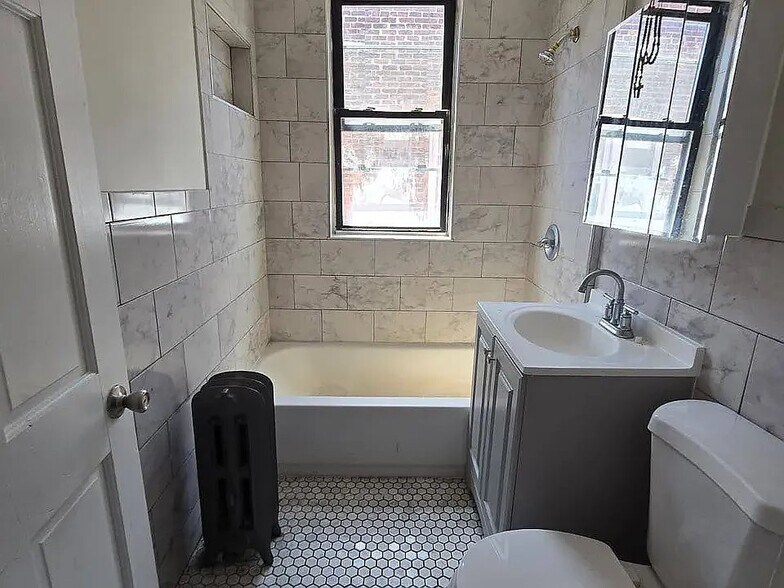 Building Photo - 494 E 23rd St