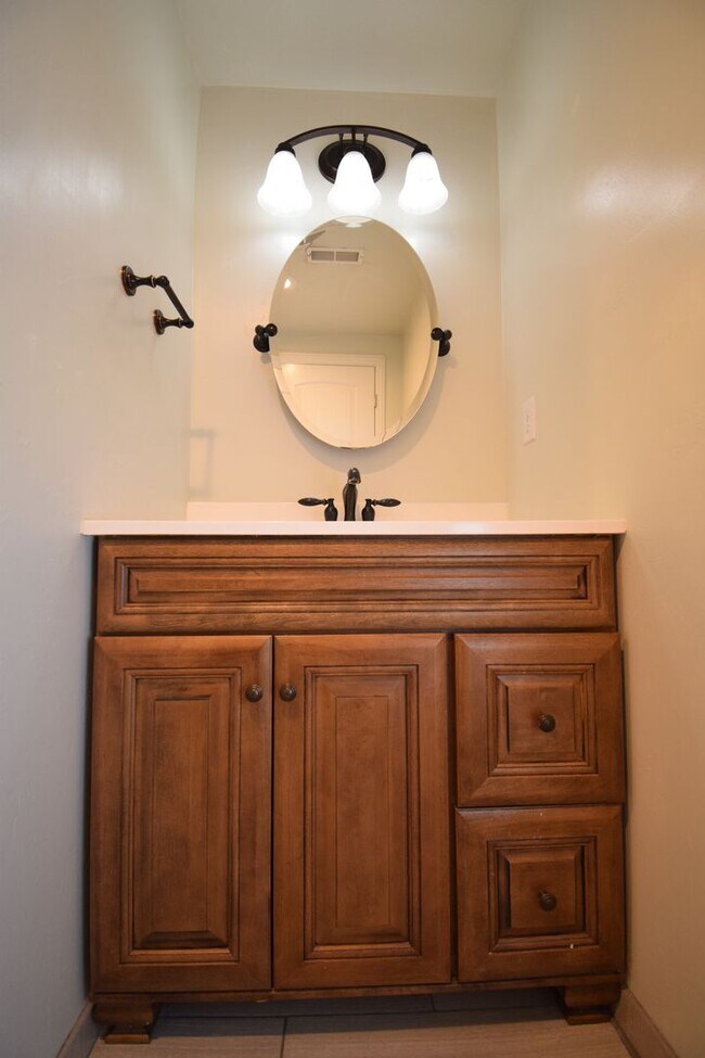 Building Photo - Beautiful 6 Bedroom Home in Riverton!