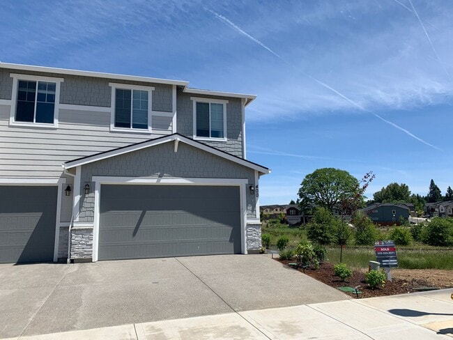 Building Photo - COMING VACANT END OF JUNE -EZ life Townhom...