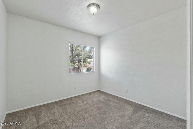 Building Photo - 1209 E Townley Ave
