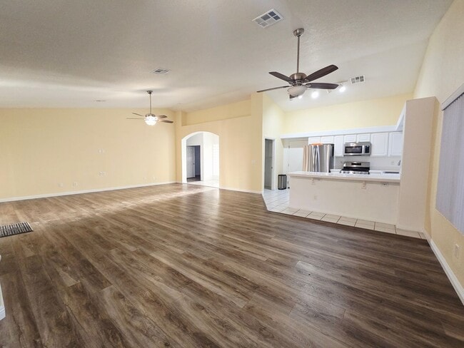 Building Photo - BEAUTIFUL 3BD/2BA WITH MANY UPGRADES!