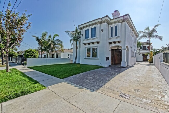 Building Photo - 15624 Sombra Ave